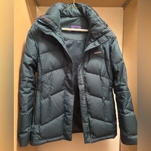 Women’s Patagonia puffer - green size small